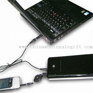 Pengisi baterai standar dengan 660 gram berat, cocok untuk laptop dan ponsel