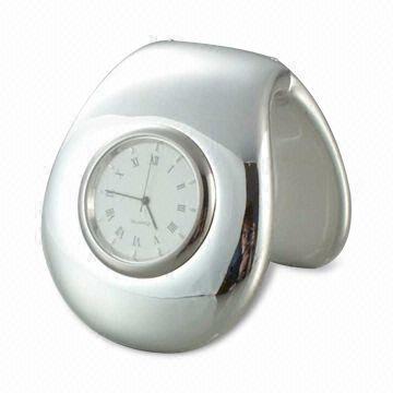 Bracelet Quartz Table Clock, Customized Logos are Welcome, Measures 61 x 74 x 63mm