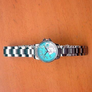 Quartzové hodinky s případ slitiny a pásek z nerezové oceli