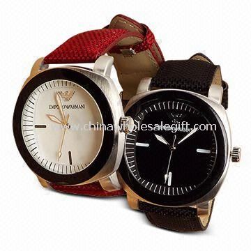 Tiga-hand Quartz Watch untuk pria, dengan paduan Square kasus dan putaran lensa