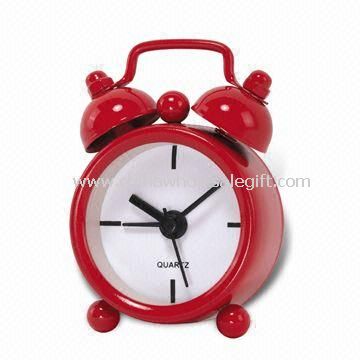 Jam alarm meja dengan kasus logam