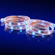 Flexible LED-Leiste leuchtet mit 12VDC Eingangsspannung und 36W Power images