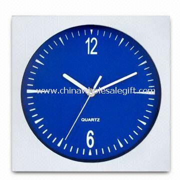 Reloj de pared cuadrado con manos de Metal