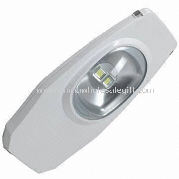 LED gadelampe består af aluminium