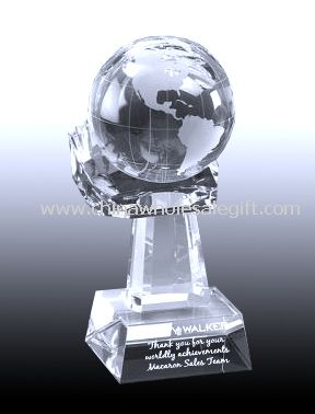 Globo sulla mano di Crystal Award