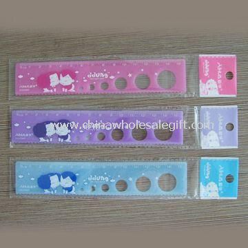 15cm Plastic Ruler with Round Holes