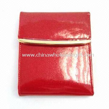 محفظة المرأة الحمراء في النمط المألوف مصنوعة من جلد البقر