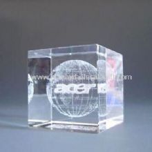Interior de la bola del laser/cubo/cristal pisapapeles images