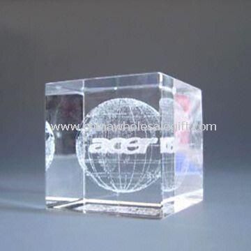 Laser/kuutio/Crystal paperipaino pallon sisällä