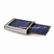 Design pieghevole solare caricatore di cellulare con diapositive nel pannello solare images