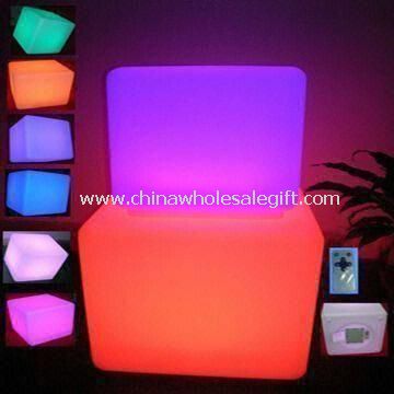 Cubo del LED que cambian de color
