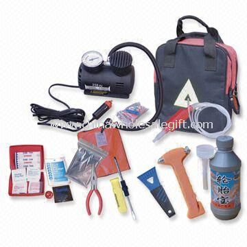 Tool Kit di riparazione dell'automobile con Tool Kit borsa, torcia di emergenza, utensili pneumatici, ponticello cavo, traino cinghia