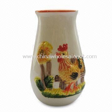 Vas porselen tersedia dalam berbagai desain