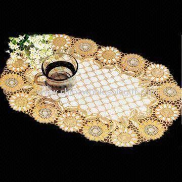 Placemat Made of PVC Available in Gold and Silver Colors