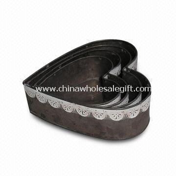 Tin Plate in Heart Shape with White Metal Lace Rim