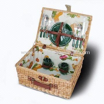 Willow Picnic Basket Composed of Stainless Steel Spoon and Bottle Opener