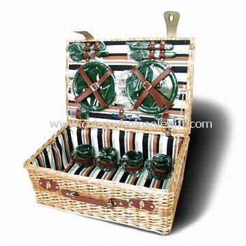 Willow Picnic Basket Composed of Stainless Steel Spoon and Pepper Bottles