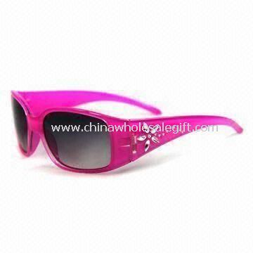 Sunglass با معابد فریم گرادیان صورتی تزئین شده با کریستال الماس