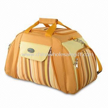 Piknik taşıma çantası 600 D Polyester, alüminyum folyo astarlı kumaş yapılmış.