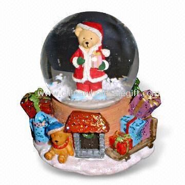 Polyresin X-mas Snow Globe Decoration with Polyresin Base and Glass Globe