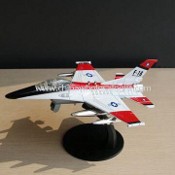 Die Cast avion de chasse avec une échelle de 1:4 et 3 à 4 mètres de Distance de glissement images