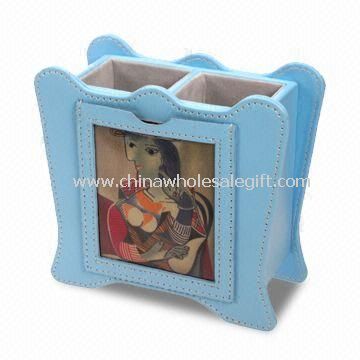 Pen Holder Combines with Photo Frame