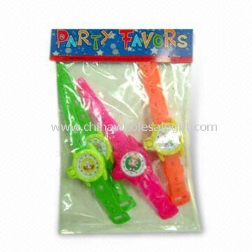Plastique enfants montre promotionnel, disponible en différentes couleurs