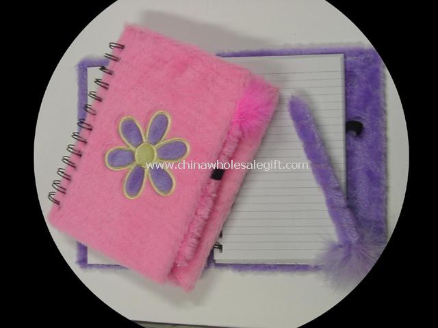 Notebook mewah dengan pena