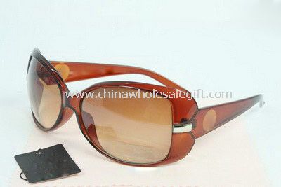 Klasické značkové sluneční brýle