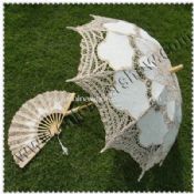 Mariage parapluie de lacet avec des Fans images