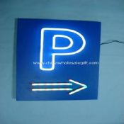 LED Neon znak na parkingu images