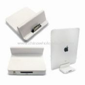 iPad Dock con facile accesso alla porta del connettore Dock per sincronizzare o di ricarica images