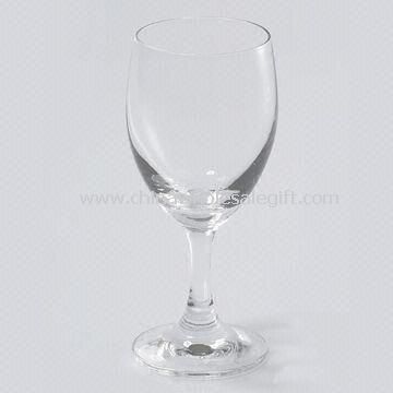 Copo de vinho de cristal com a aparência original e capacidade ml 134