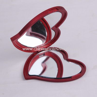 specchio cosmetico di forma cuore