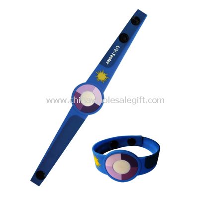 UV bracelet with 3D effect