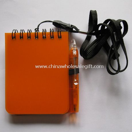 Notebook med kuglepen og lanyard