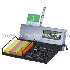 Kalenderen kalkulator med penn holderen
