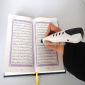 Pluma de la lectura del Corán small picture
