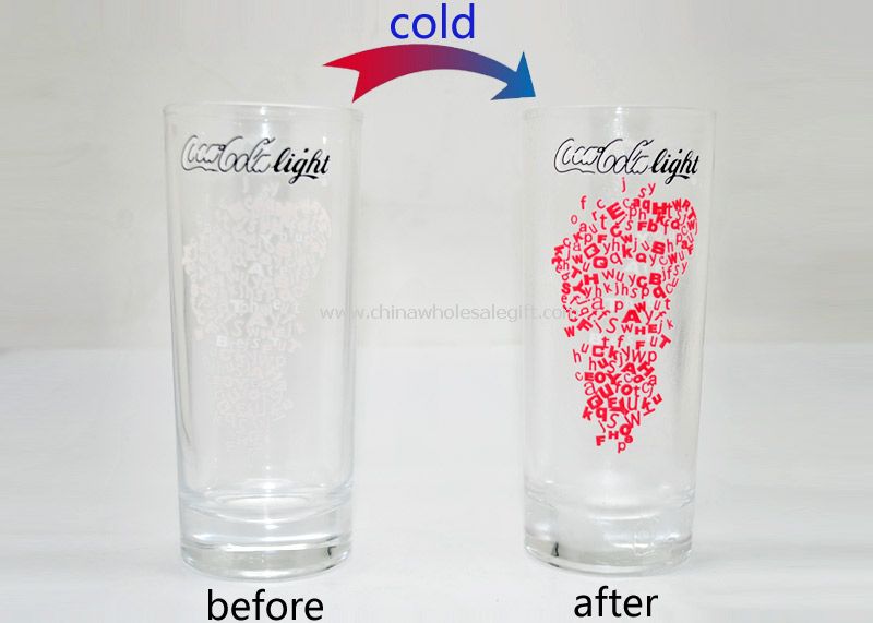 Стеклянный стакан с холодной изменения