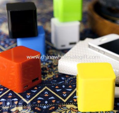 Cube Power Bank in 2400 mAh