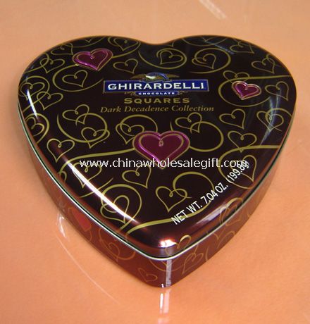 Coração de chocolate em forma de caixa da lata