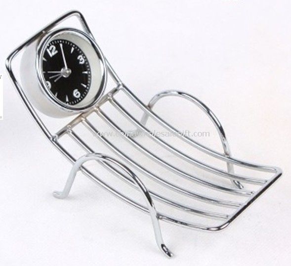 Metalowe krzesło zegar