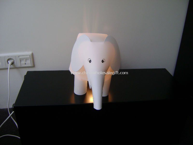 DIY slon stolní lampa