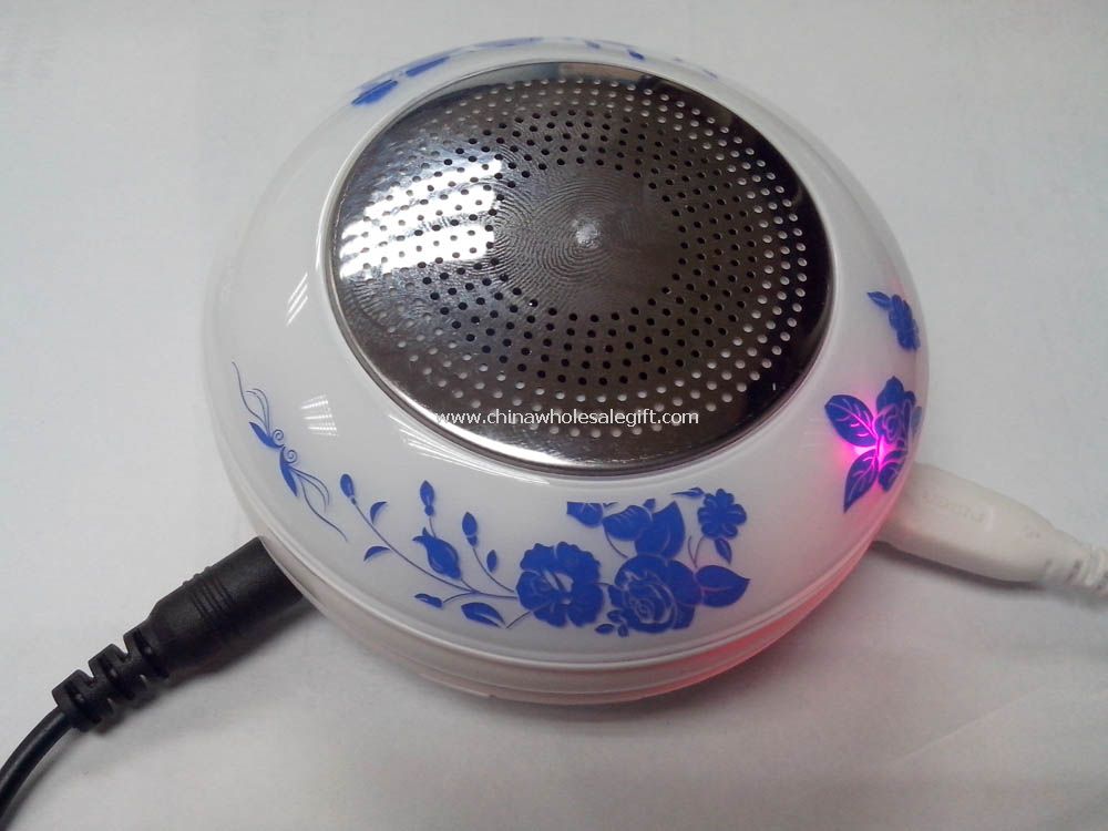 UFO bentuk speaker bluetooth tf card reader