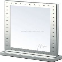 Square stand lighting mirror images