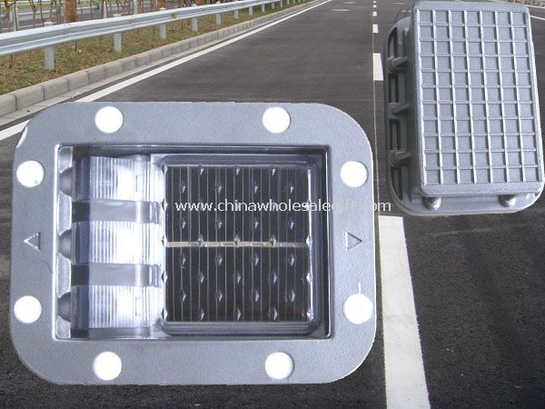 Solar road studs