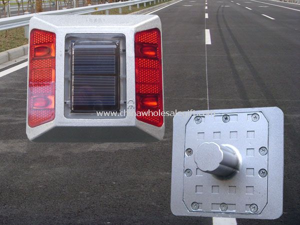 Solar road studs