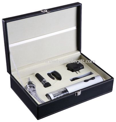 Deluxe Leather Wine Gift Set