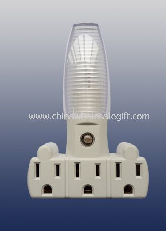 Adaptor de priza de 3 cu lumina C7