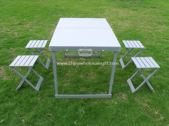 Folding picnic table